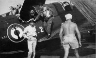 Le pilote du SB2C est l'EV Mosneron Dupin
